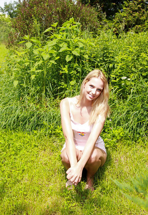 18 tear old schoolgirl Tiff Bannister takes selfies while disrobing in bedroom